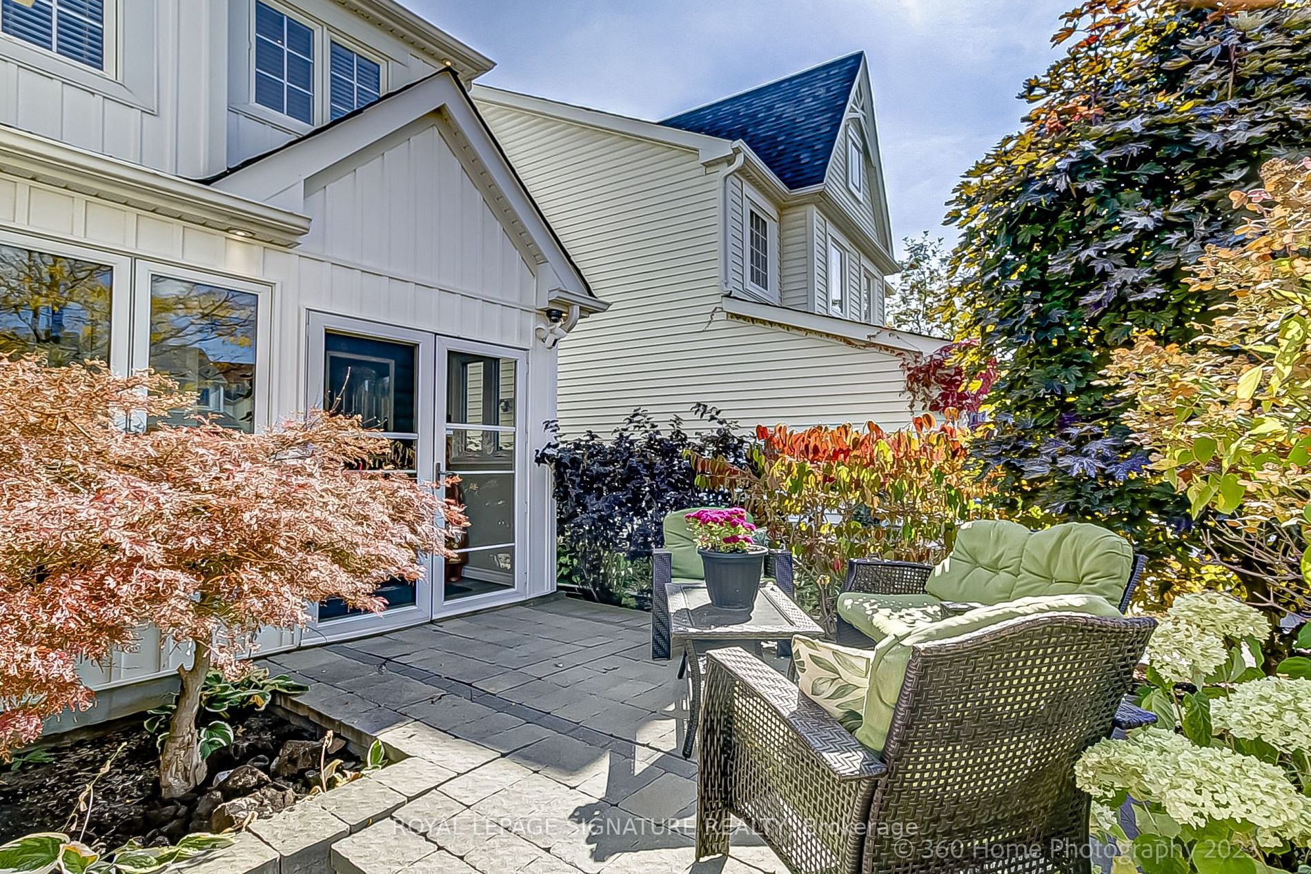 1131 Ashgrove Cres