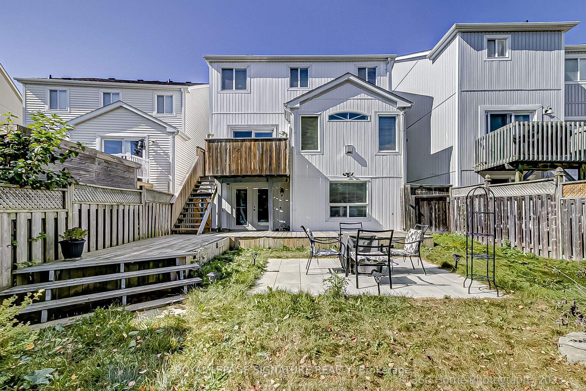 1131 Ashgrove Cres