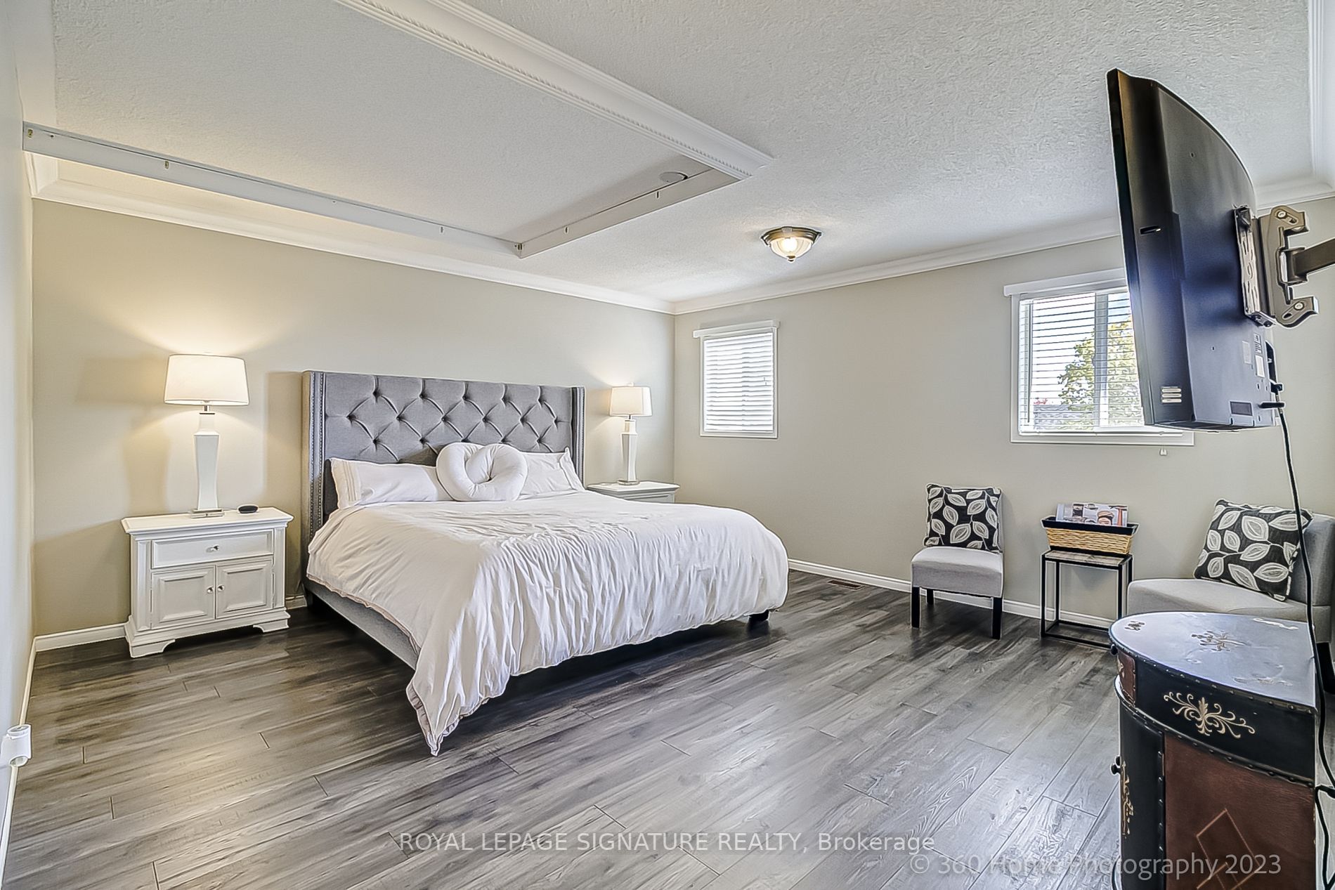 1131 Ashgrove Cres