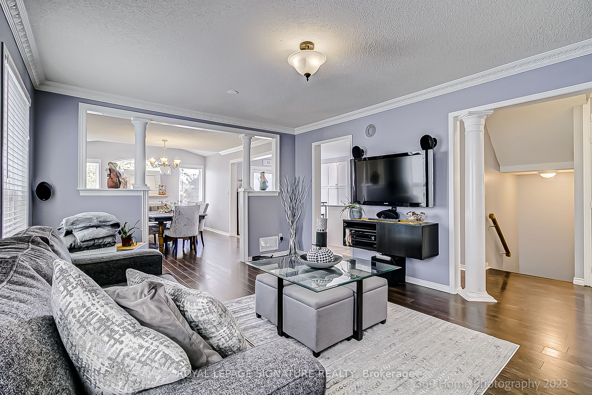 1131 Ashgrove Cres