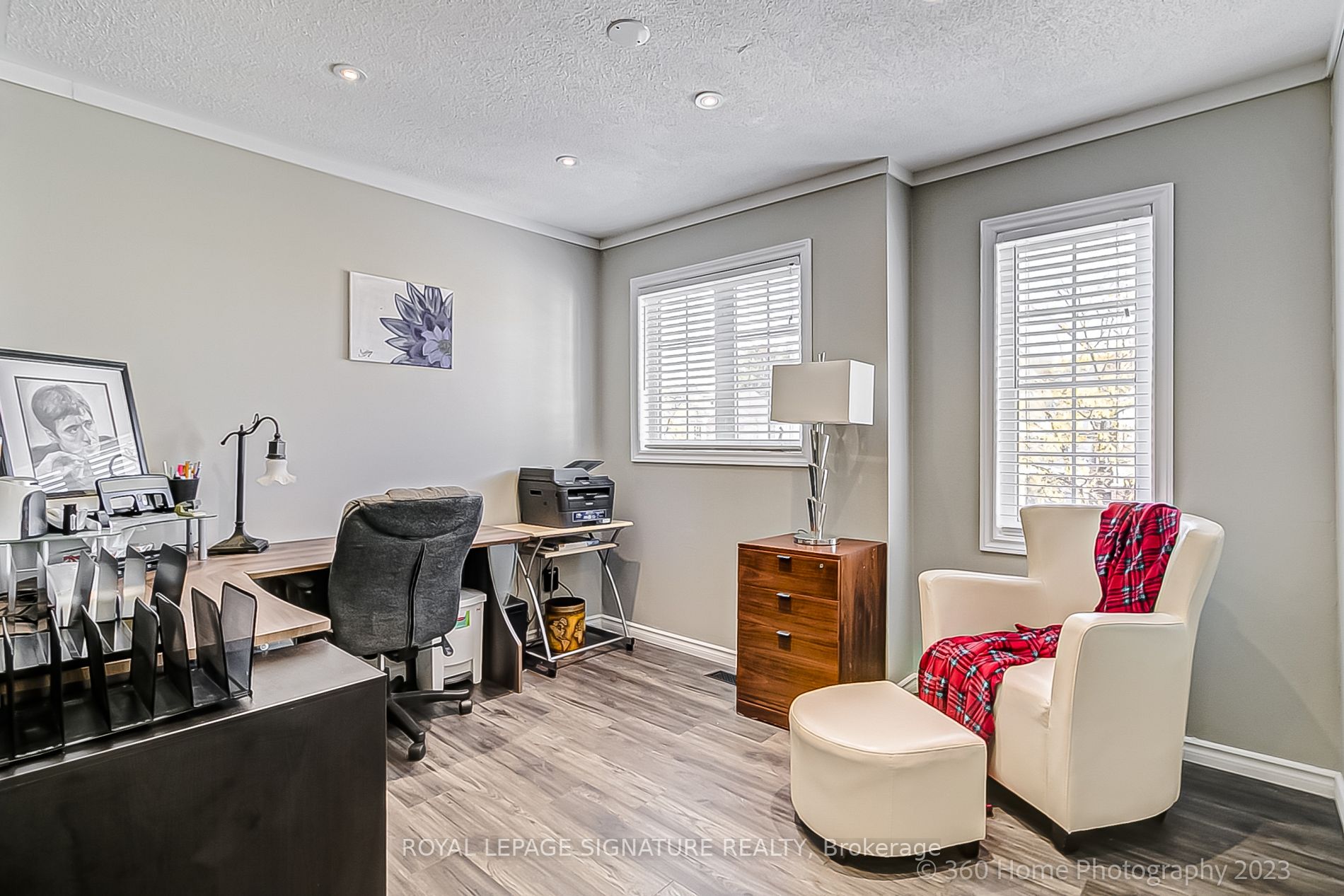 1131 Ashgrove Cres