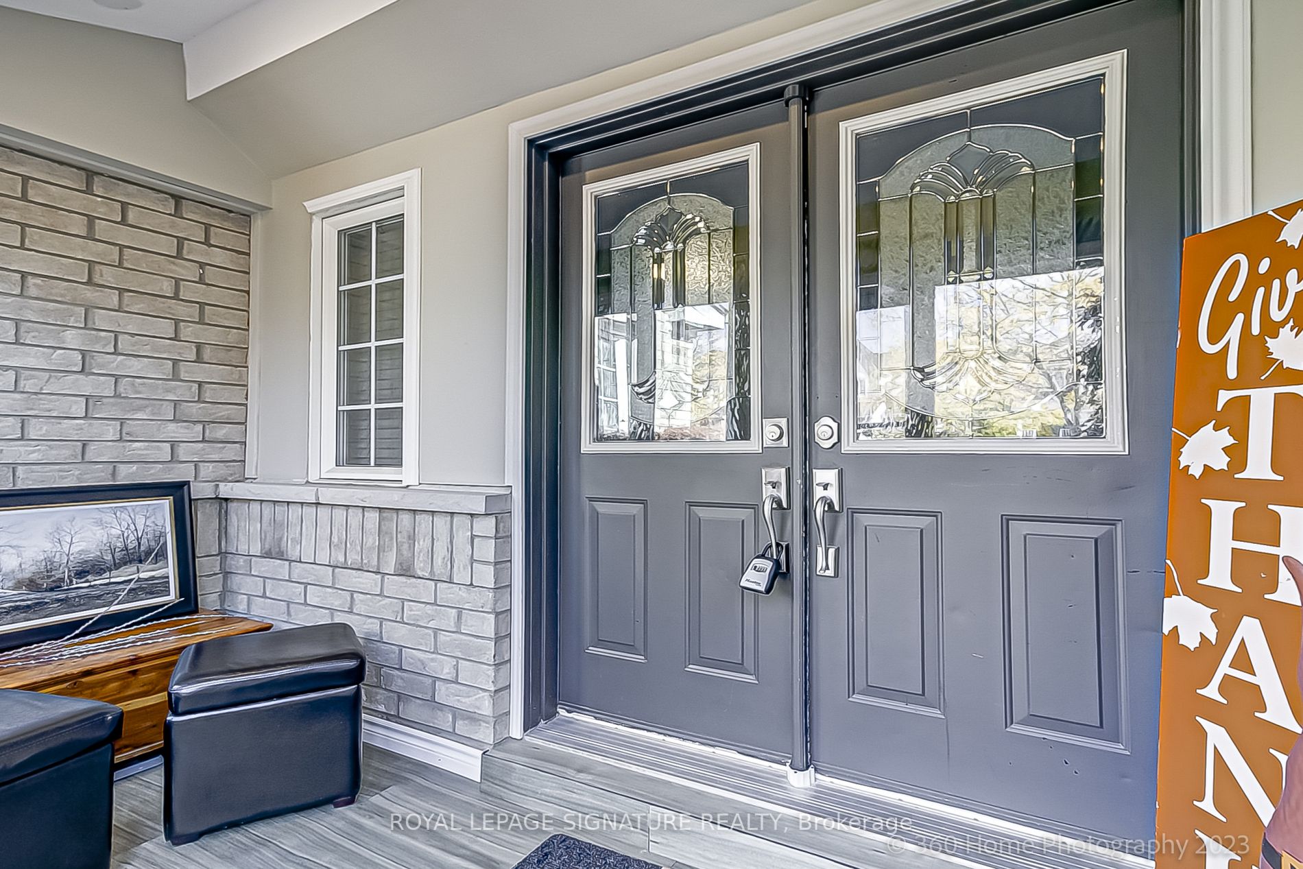 1131 Ashgrove Cres