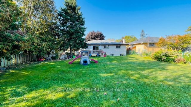 251 Mill St N