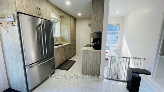 251 Mill St N