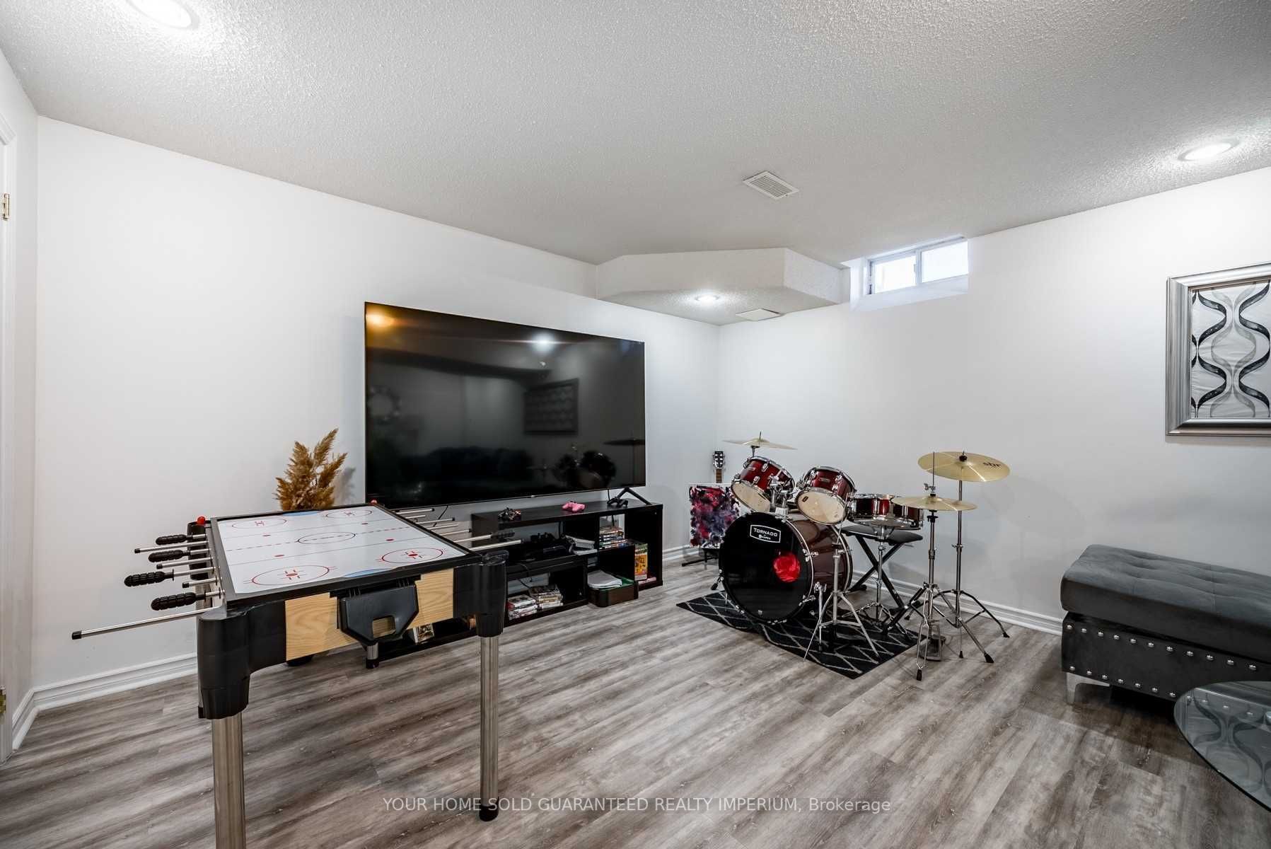 73 Sandford Cres