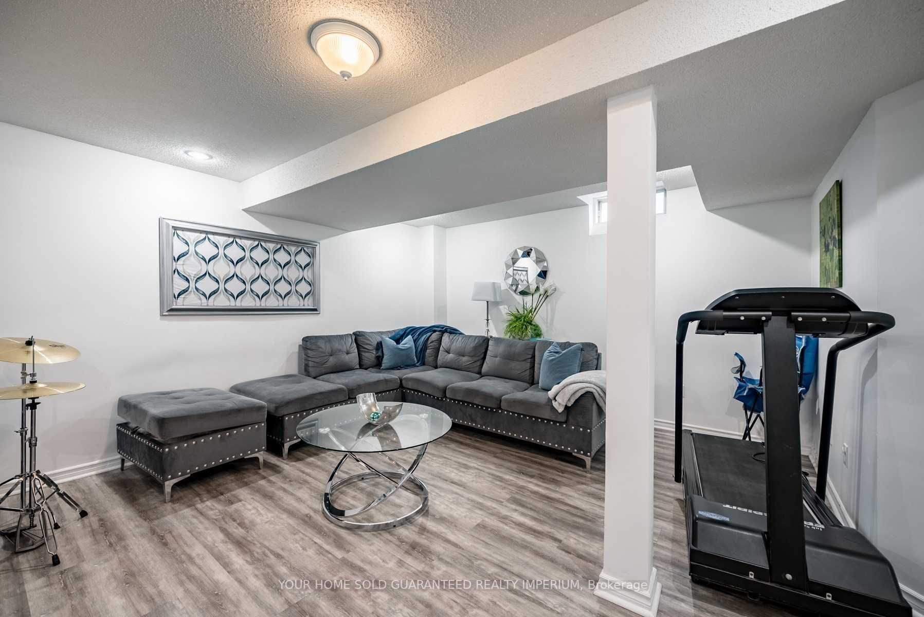 73 Sandford Cres