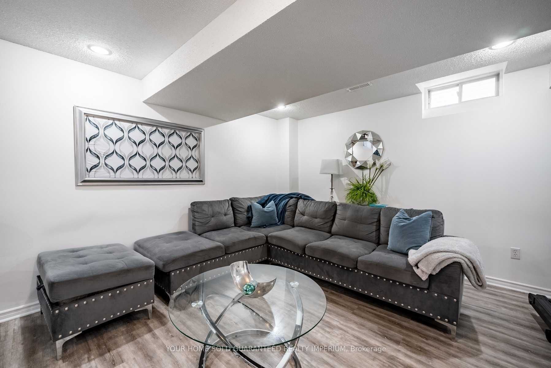 73 Sandford Cres