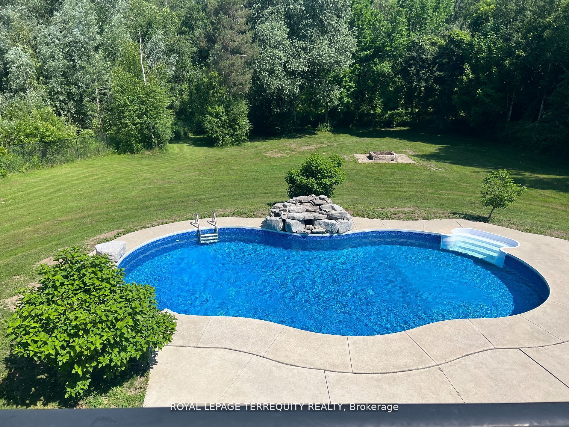 704 View Lake Rd
