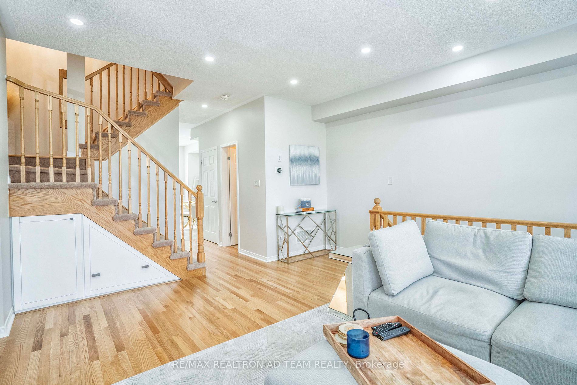 50 Harwood Ave N