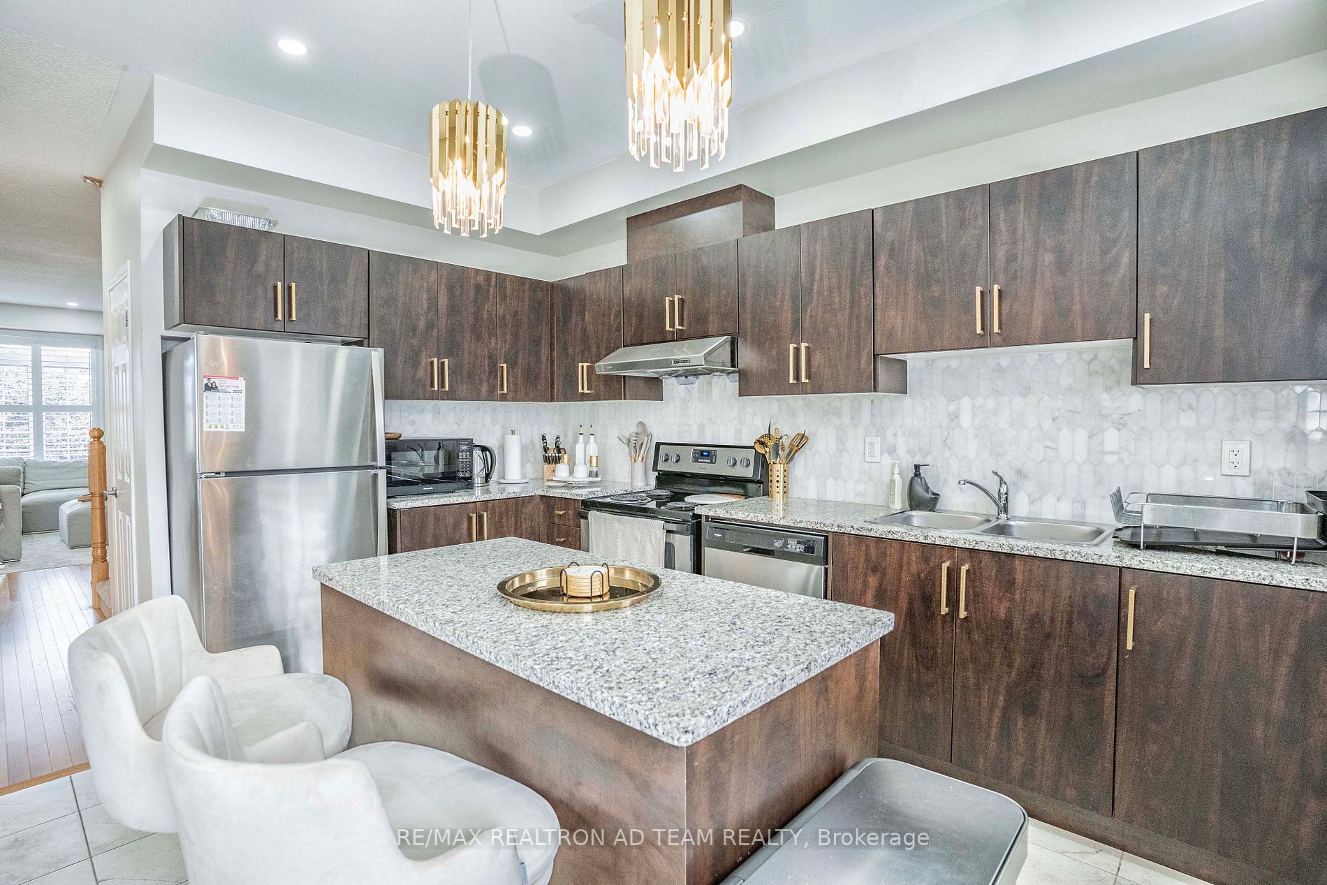 50 Harwood Ave N