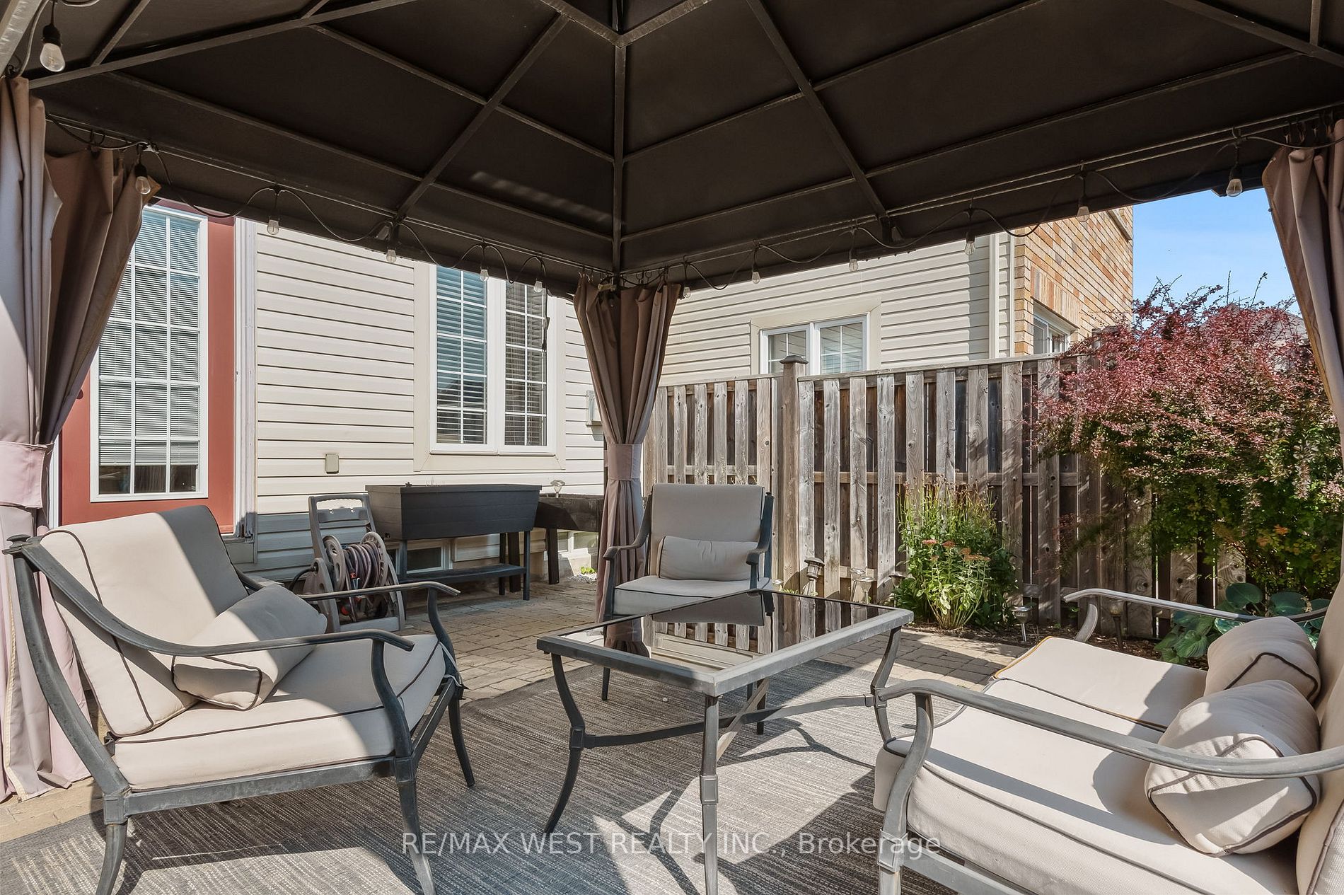 100 Bagnell Crescent