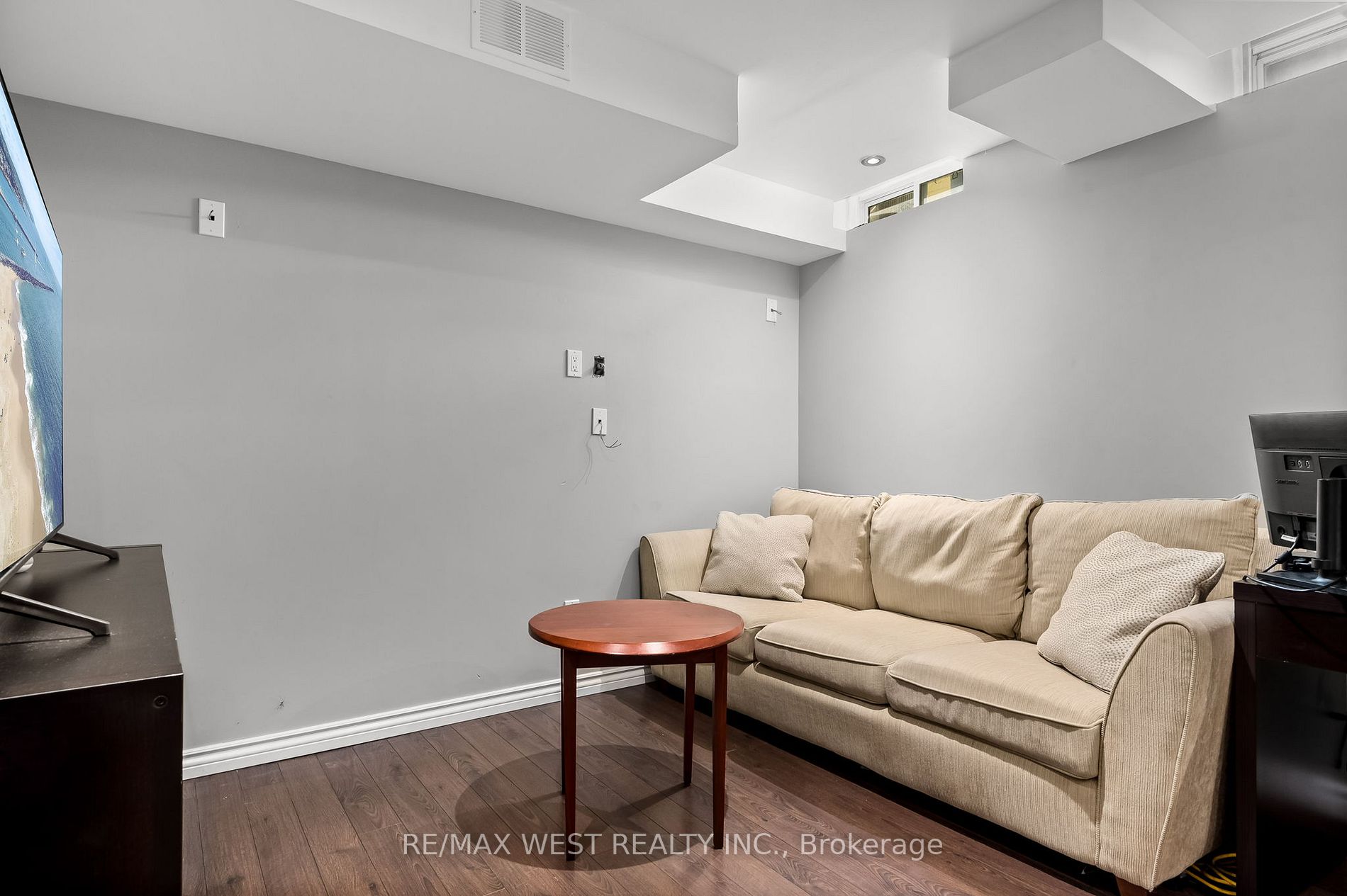100 Bagnell Crescent