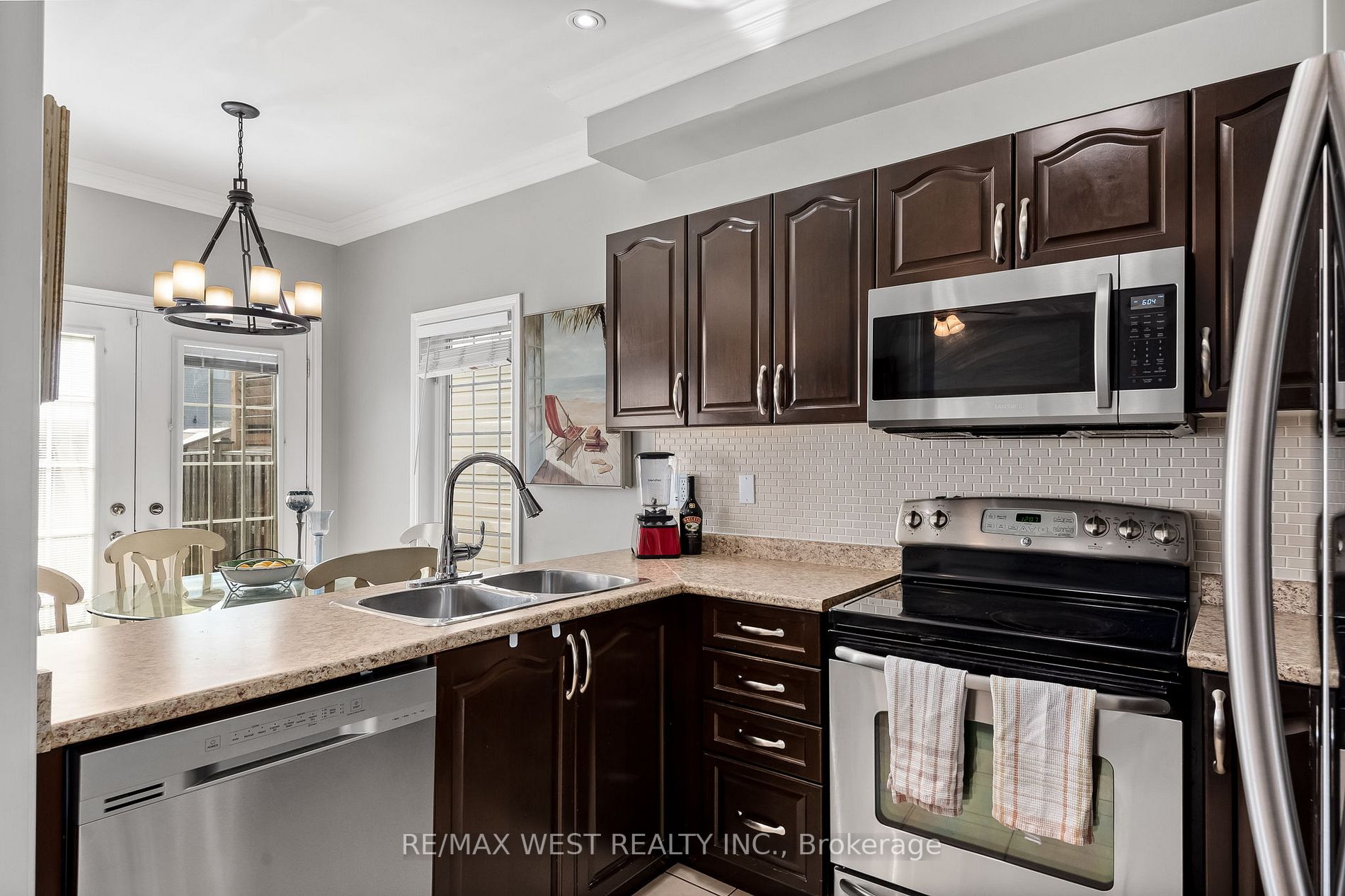 100 Bagnell Crescent