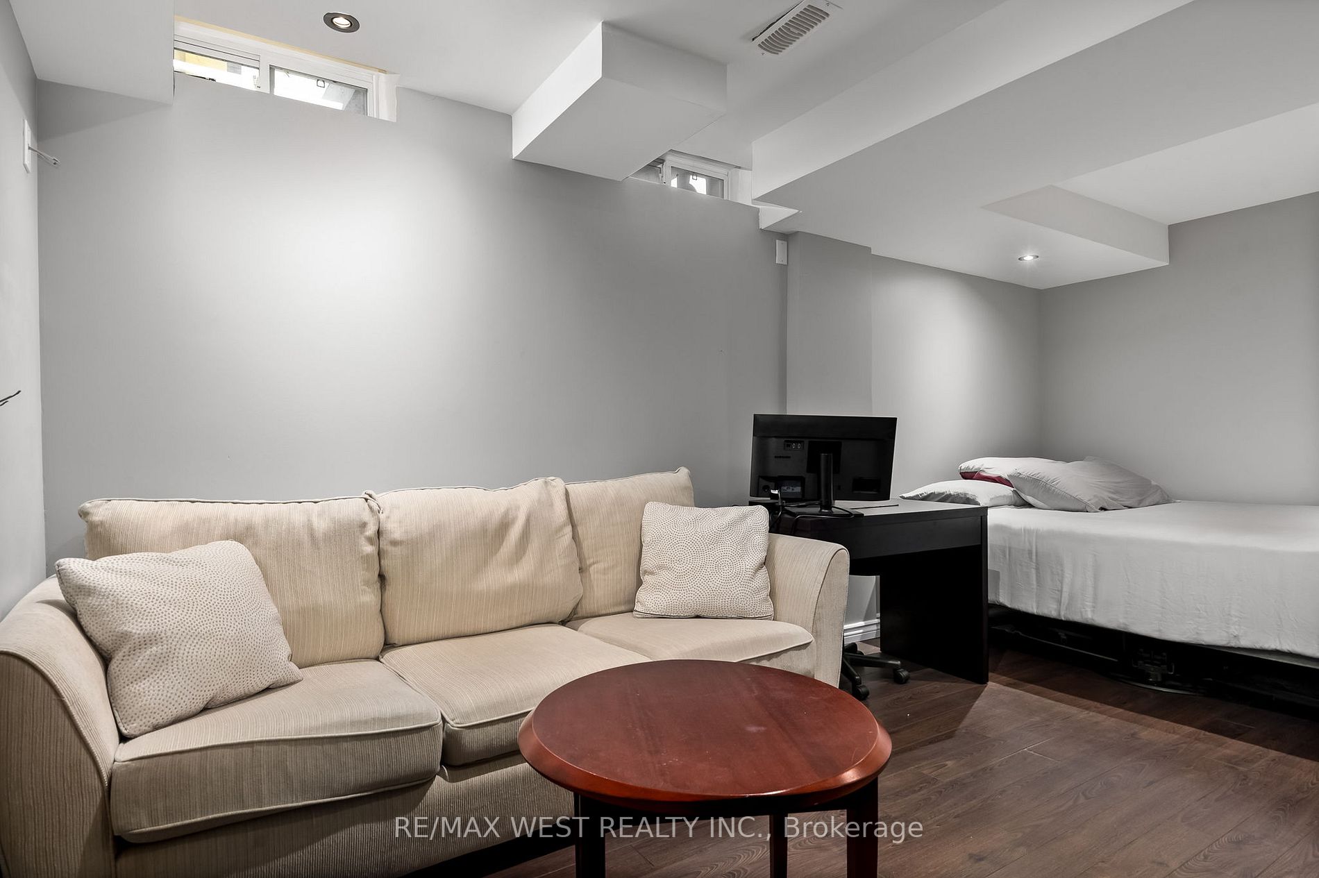100 Bagnell Crescent