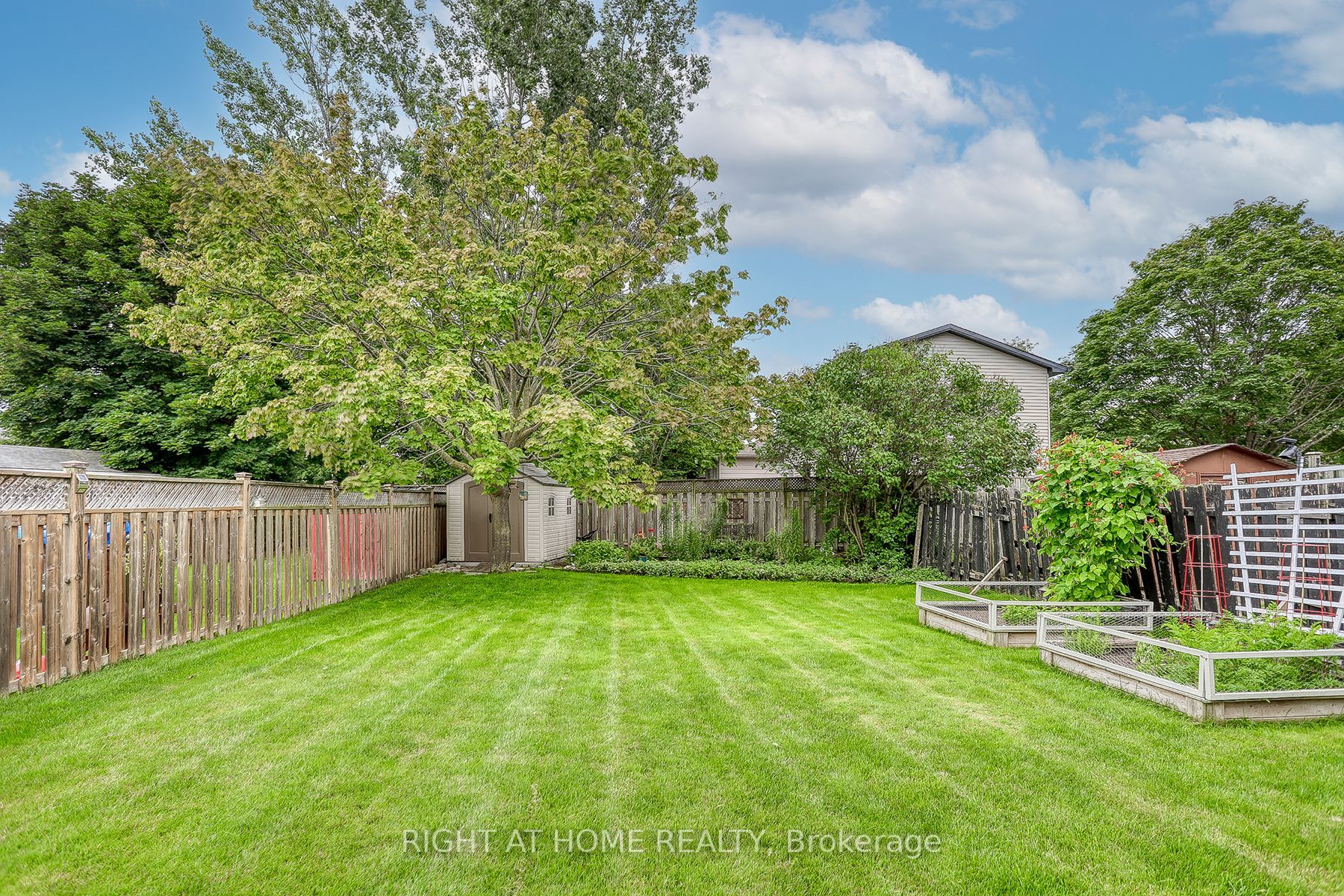 70 Slater Cres