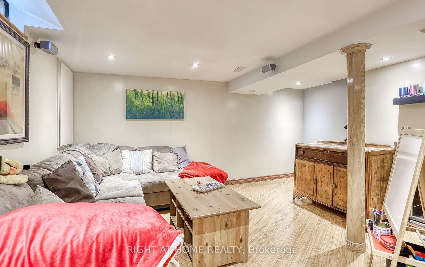 70 Slater Cres