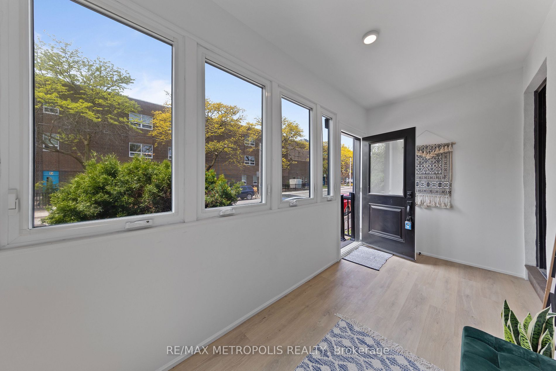 149 Carlaw Ave