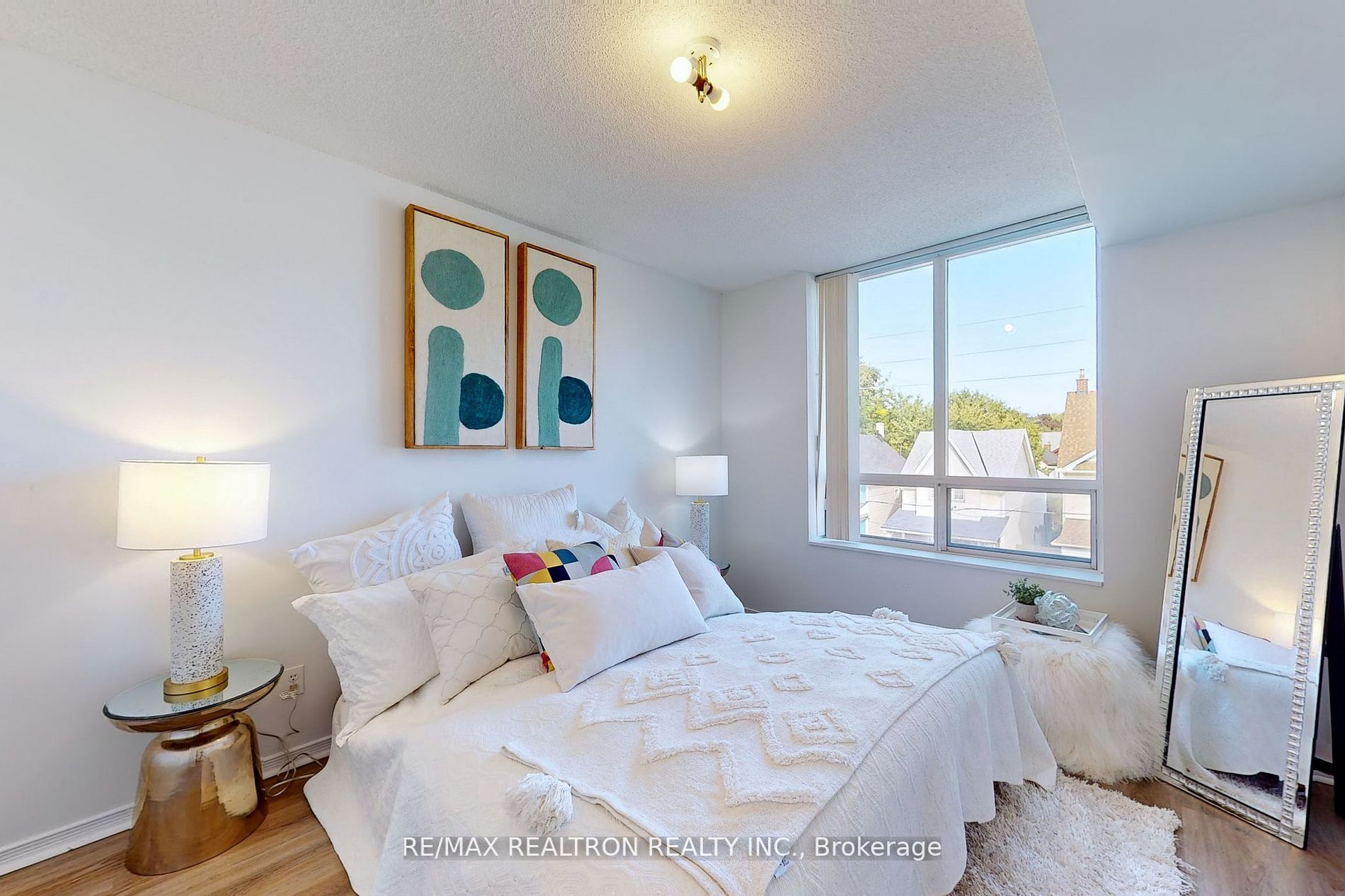 1765 Queen St E, #306