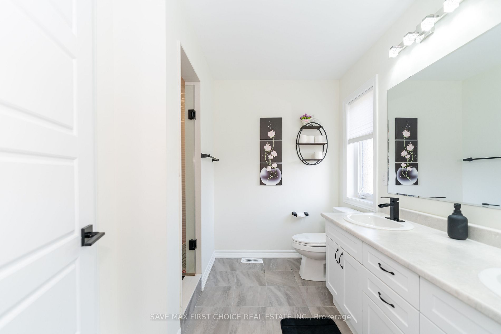 44 Broden Cres