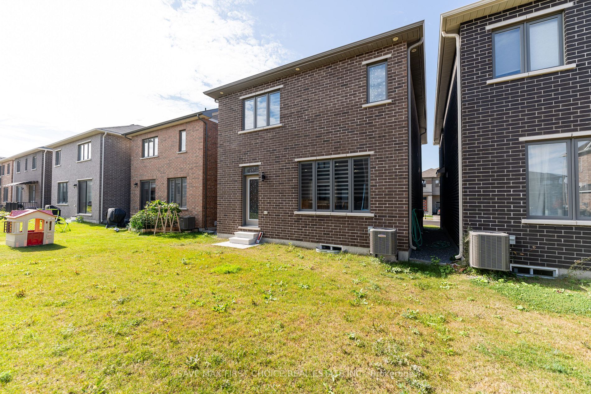 44 Broden Cres