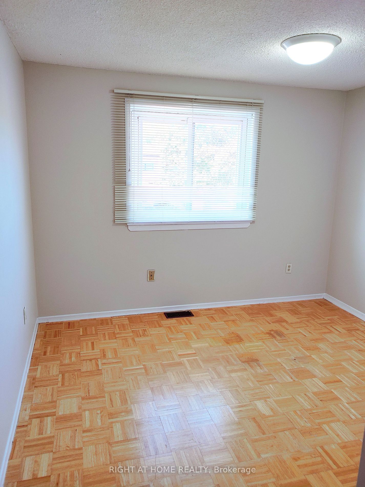 65 Bradstone Square