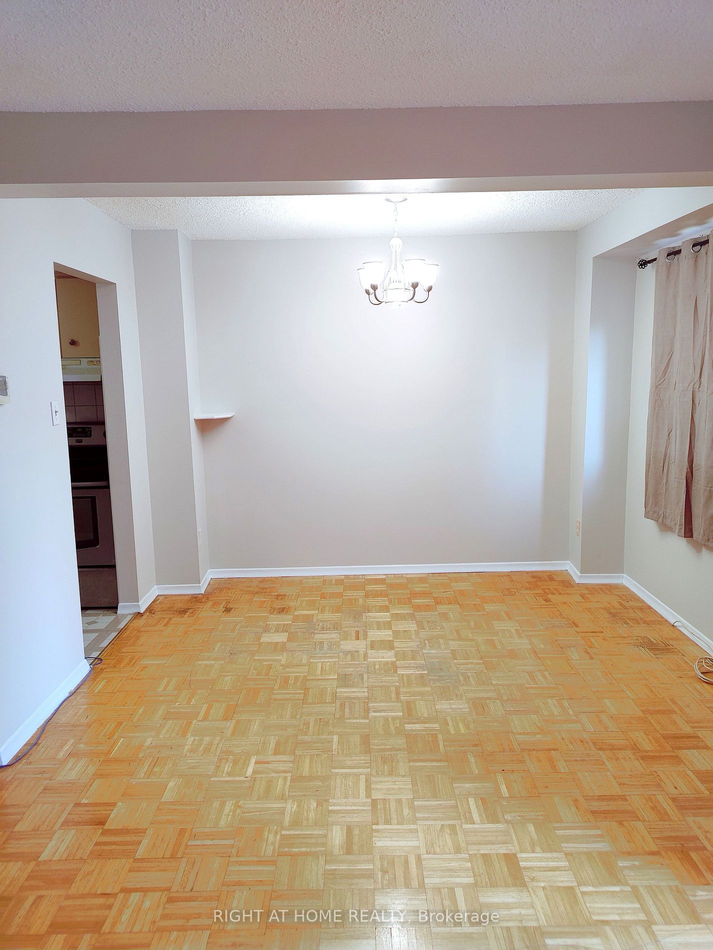 65 Bradstone Square