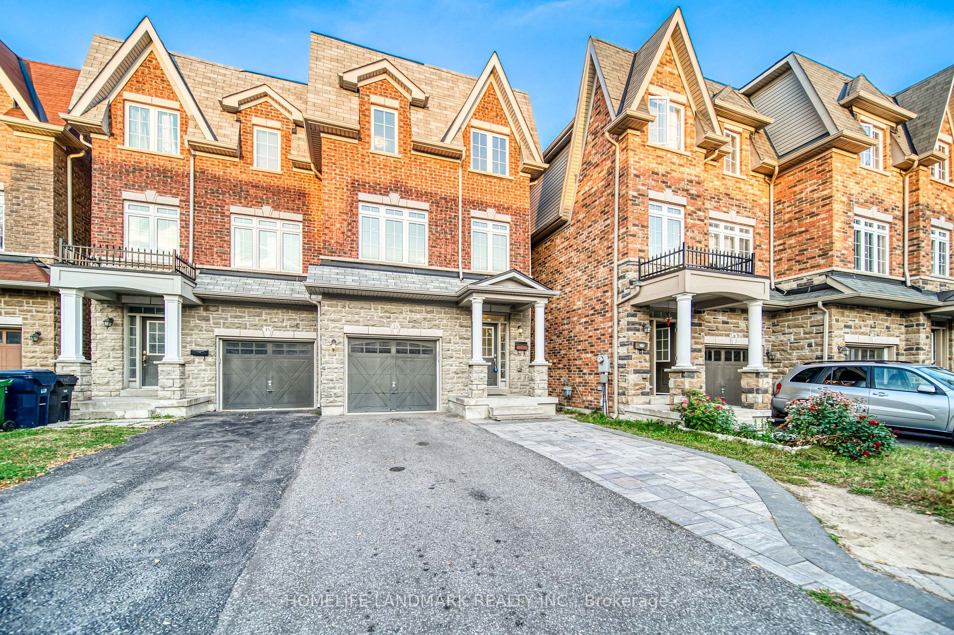 33 Thistlewaite Cres