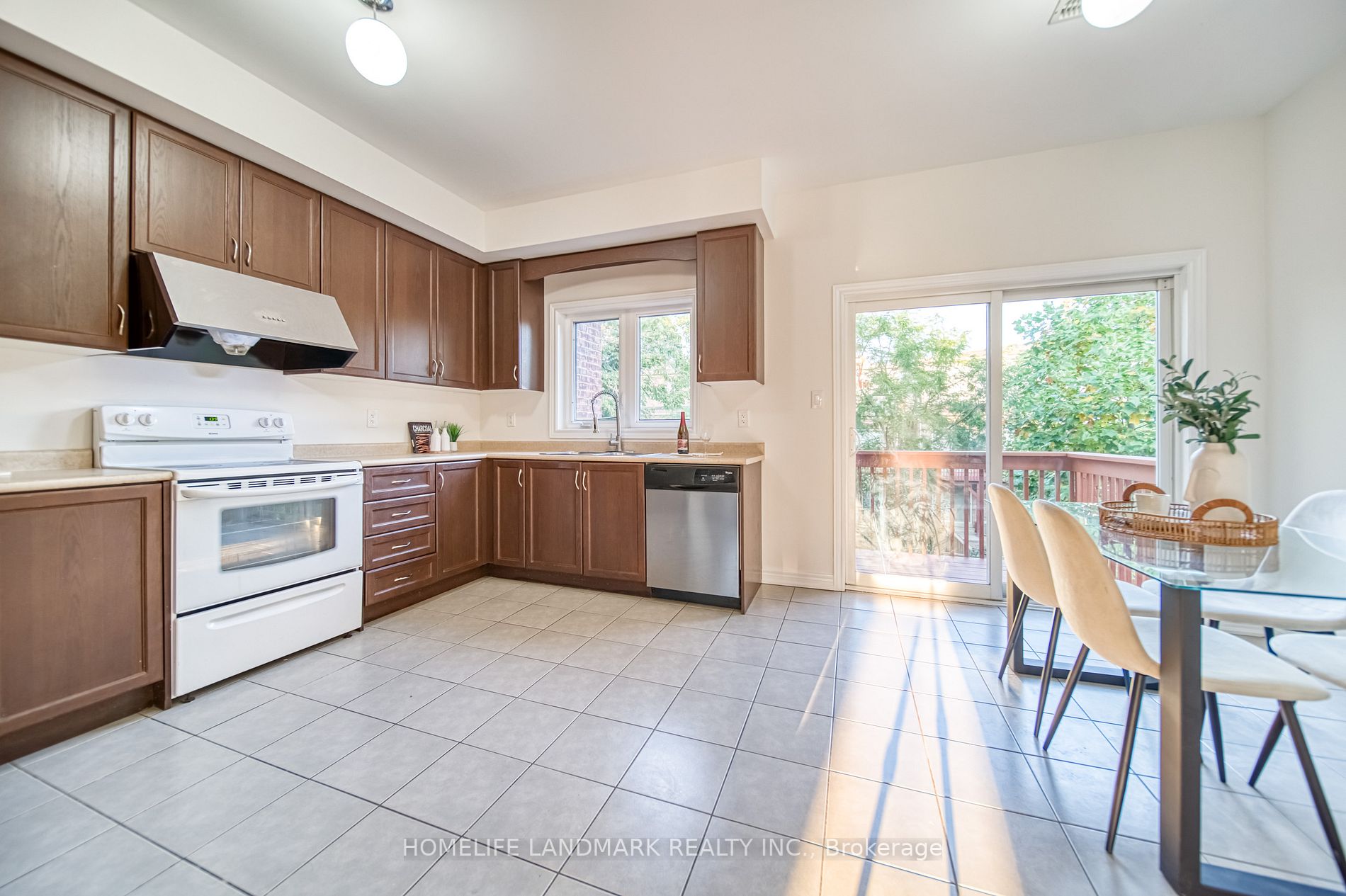 33 Thistlewaite Cres