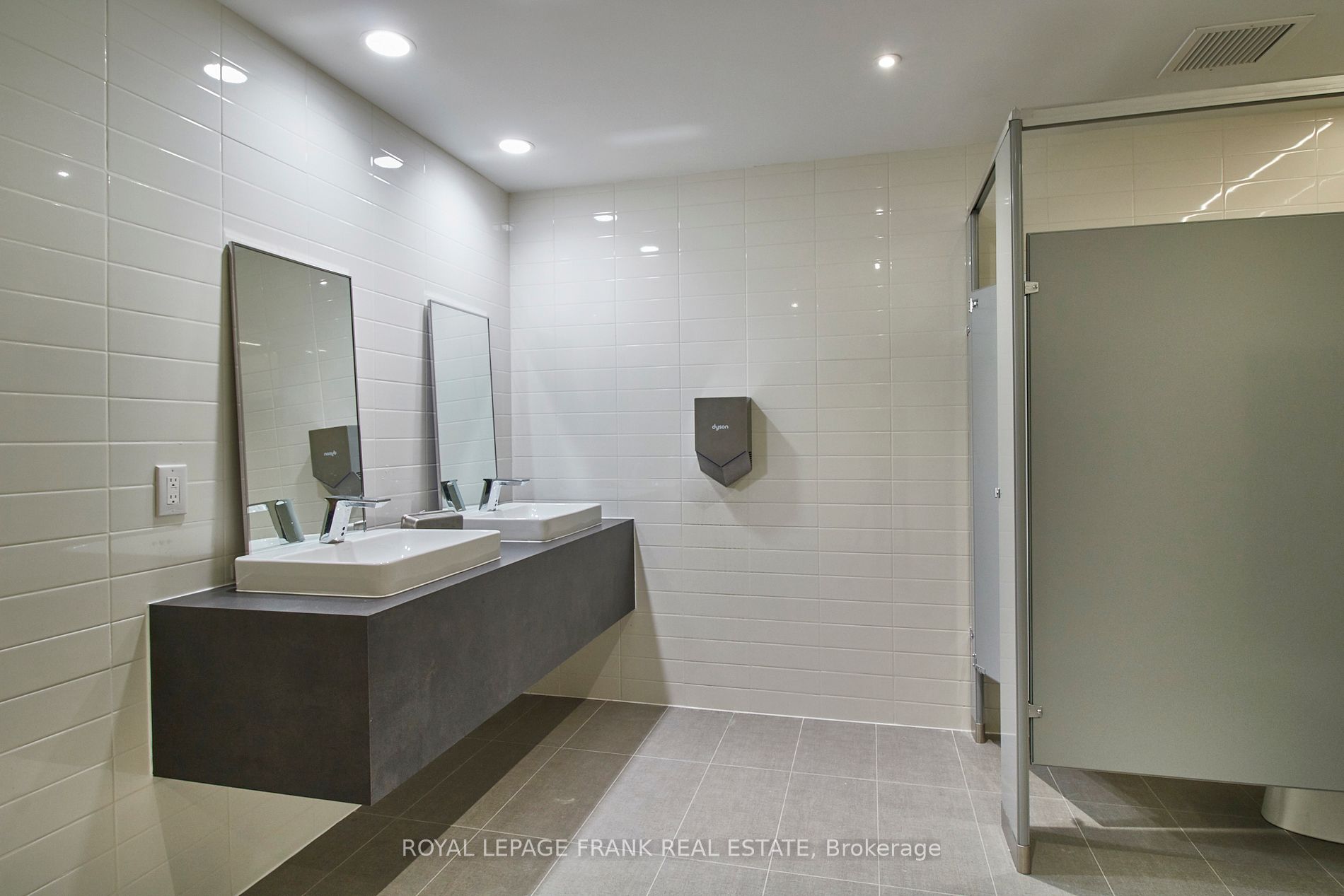 109 King Ave, #203