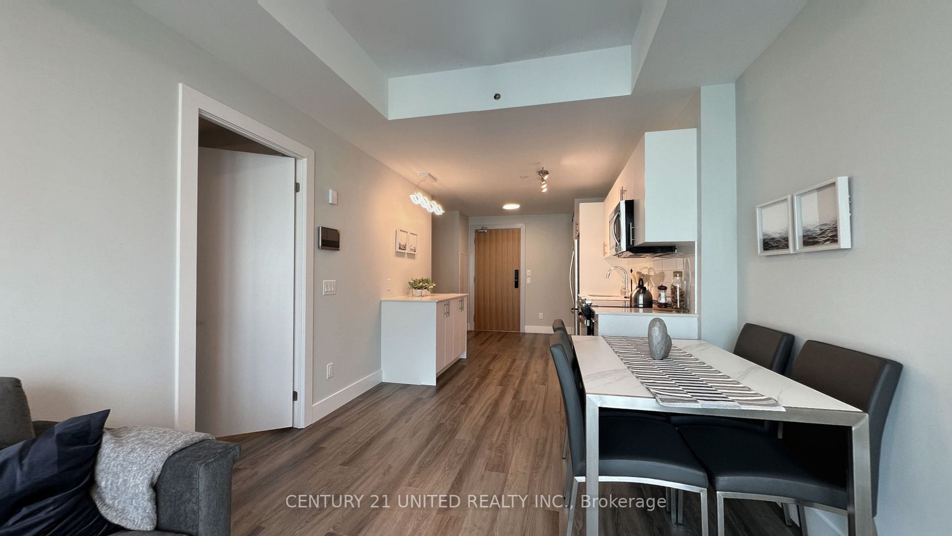 80 Bond Street E, #821