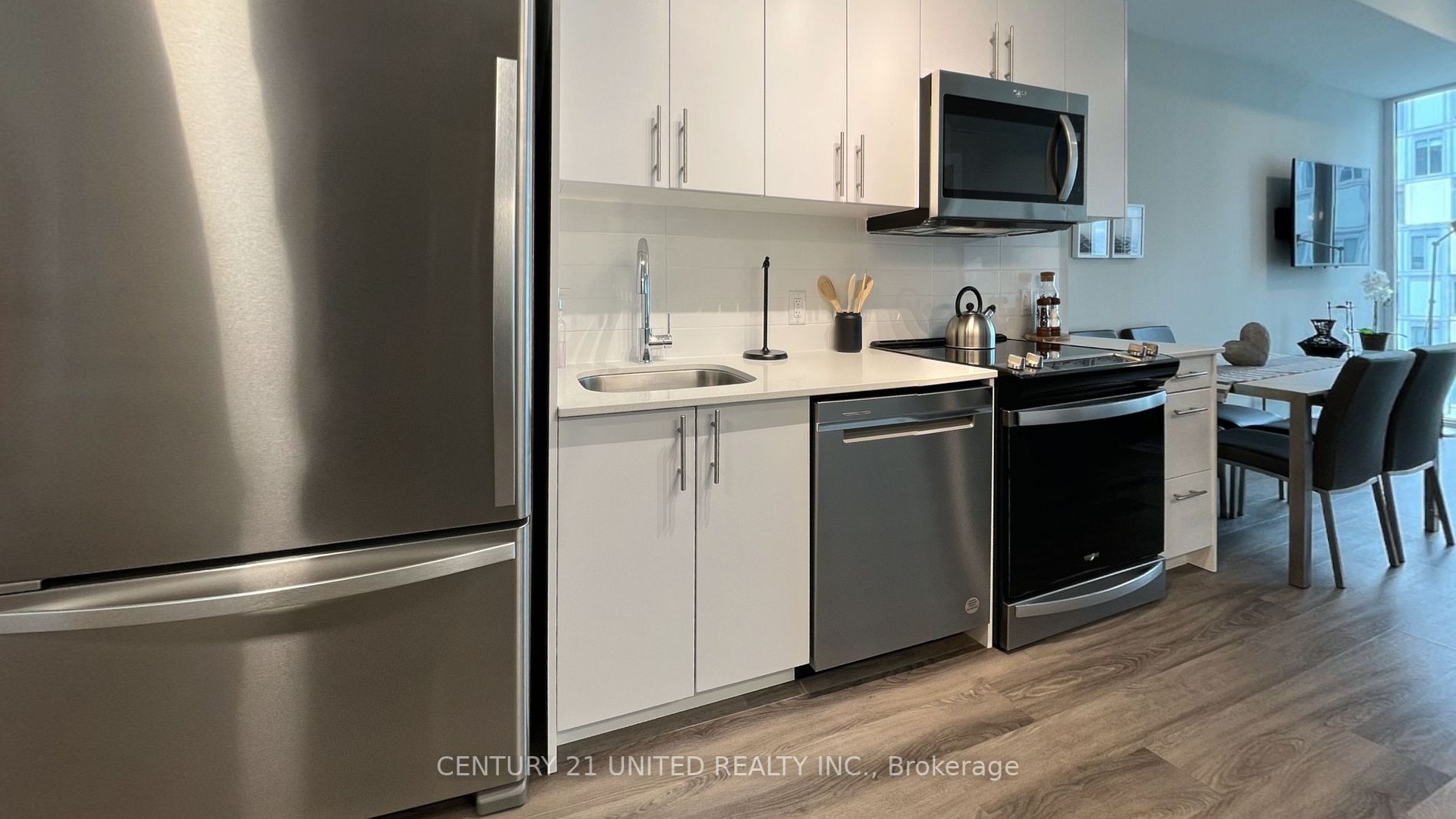 80 Bond Street E, #821