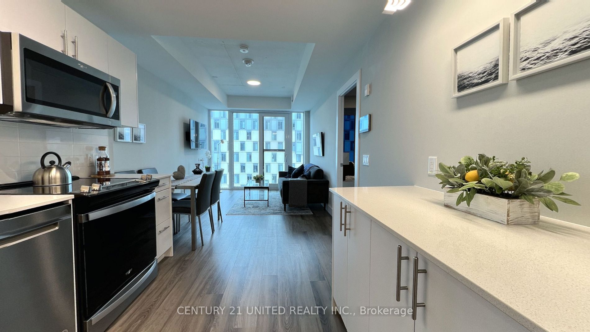 80 Bond Street E, #821