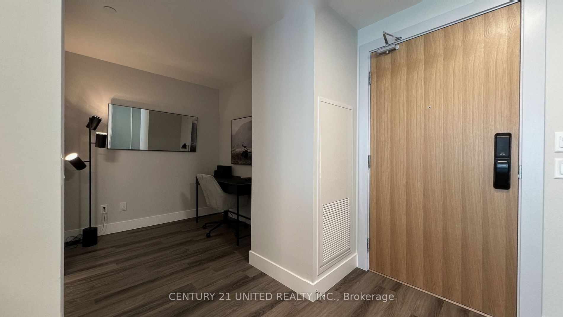 80 Bond Street E, #821