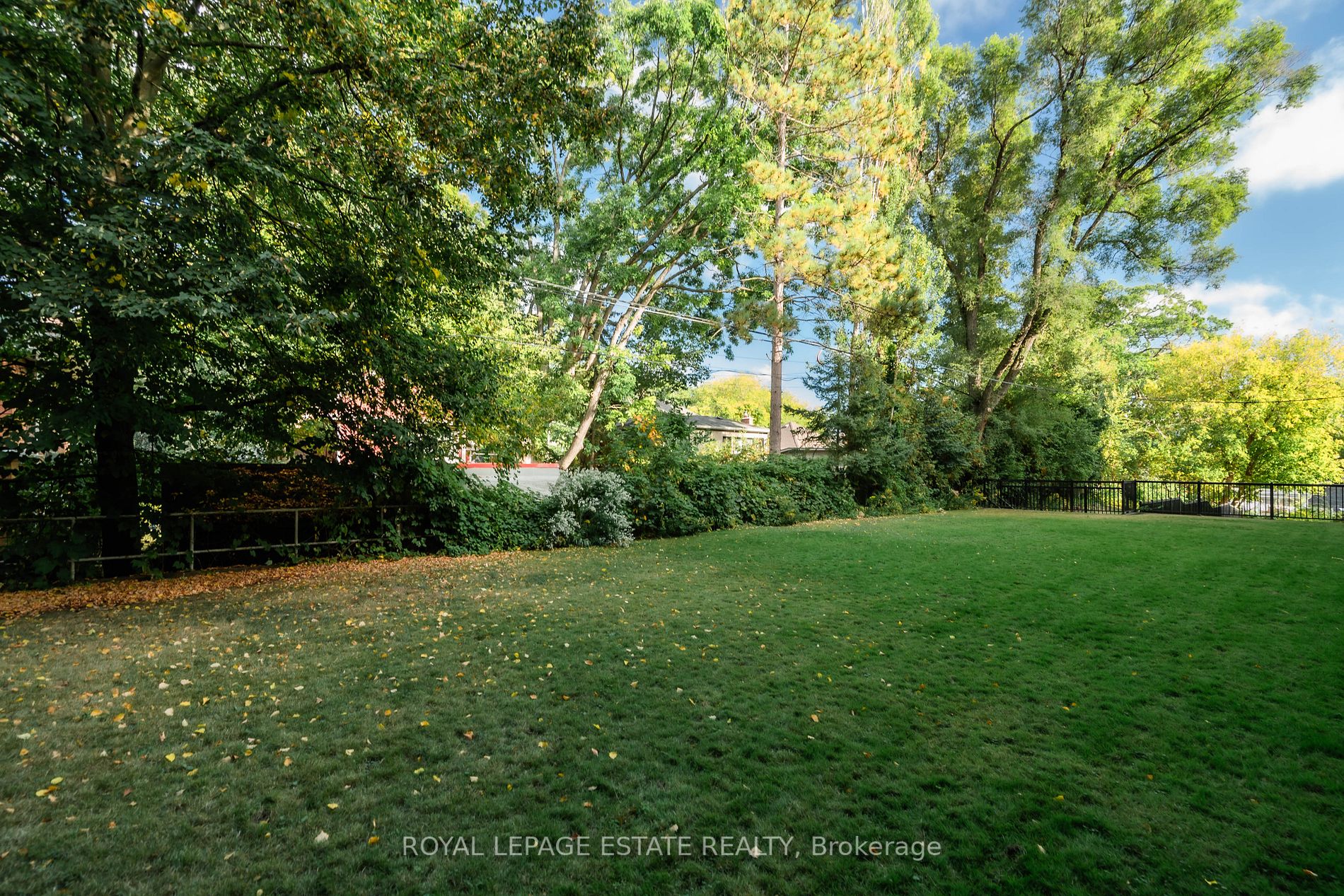 75 Scarborough Rd, #302