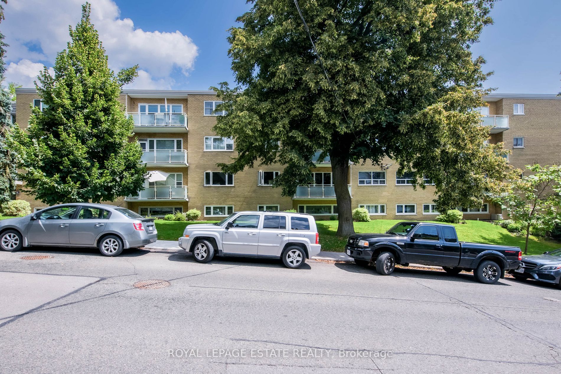 75 Scarborough Rd, #302