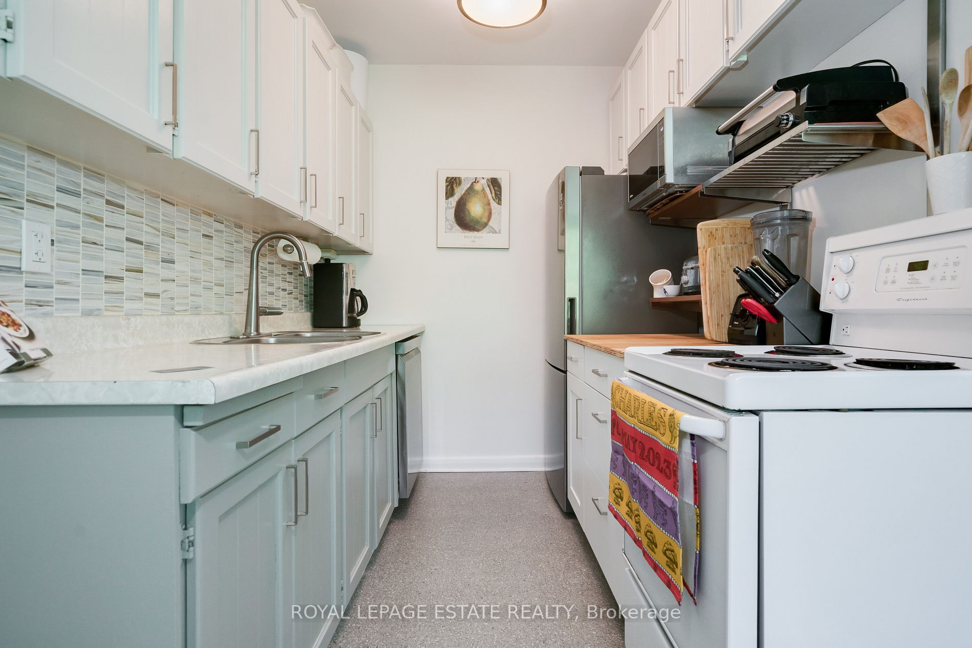 75 Scarborough Rd, #302