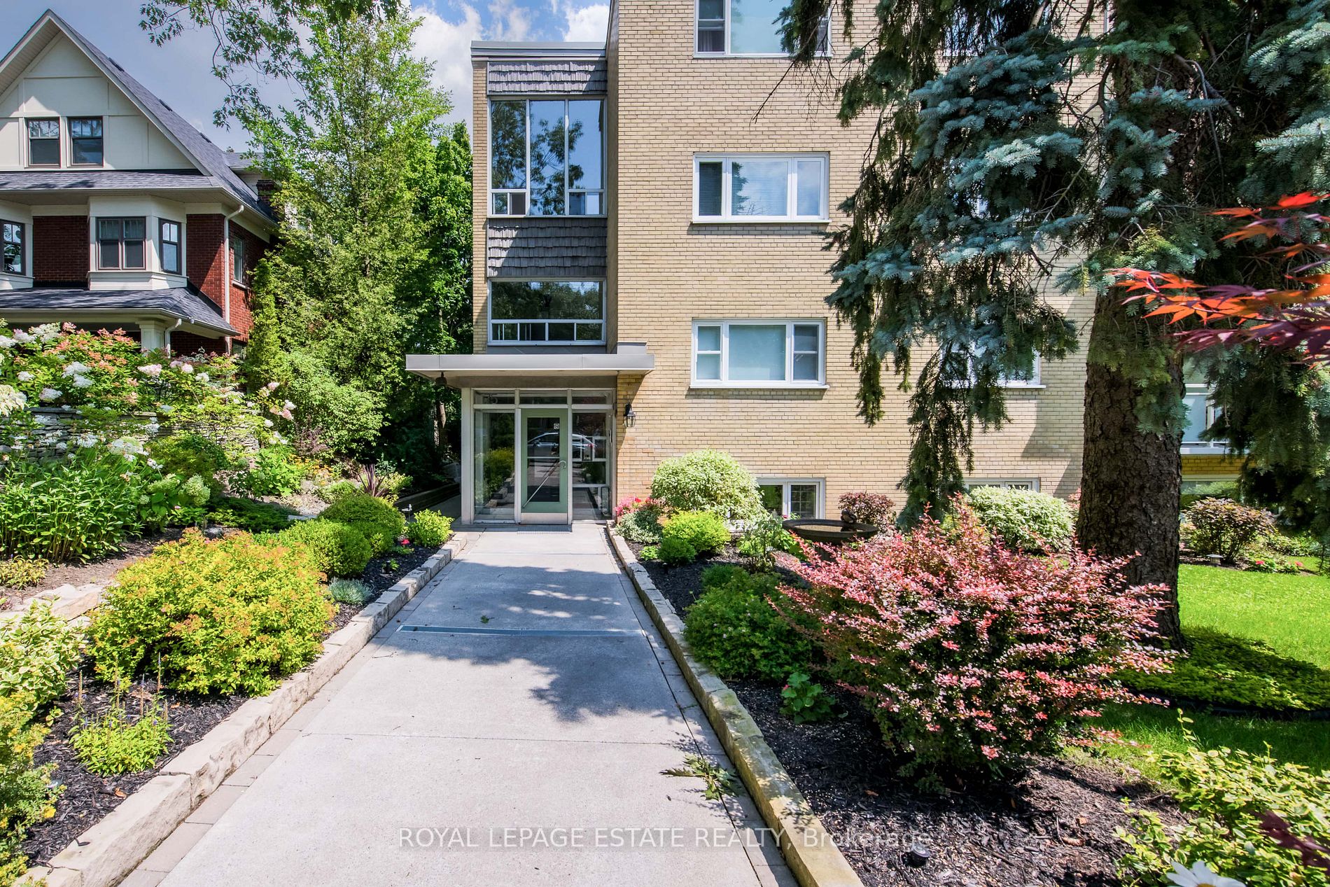 75 Scarborough Rd, #302