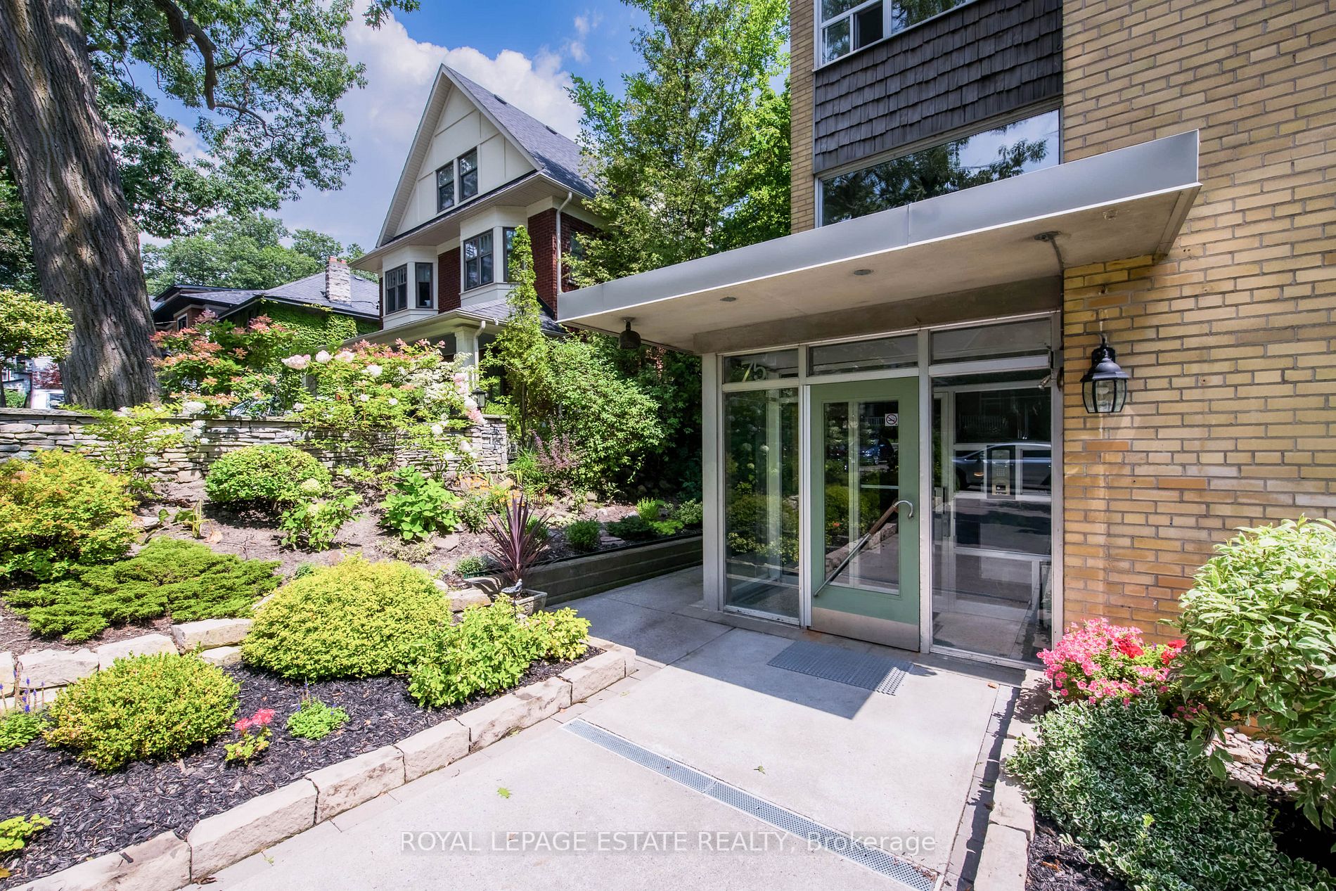 75 Scarborough Rd, #302