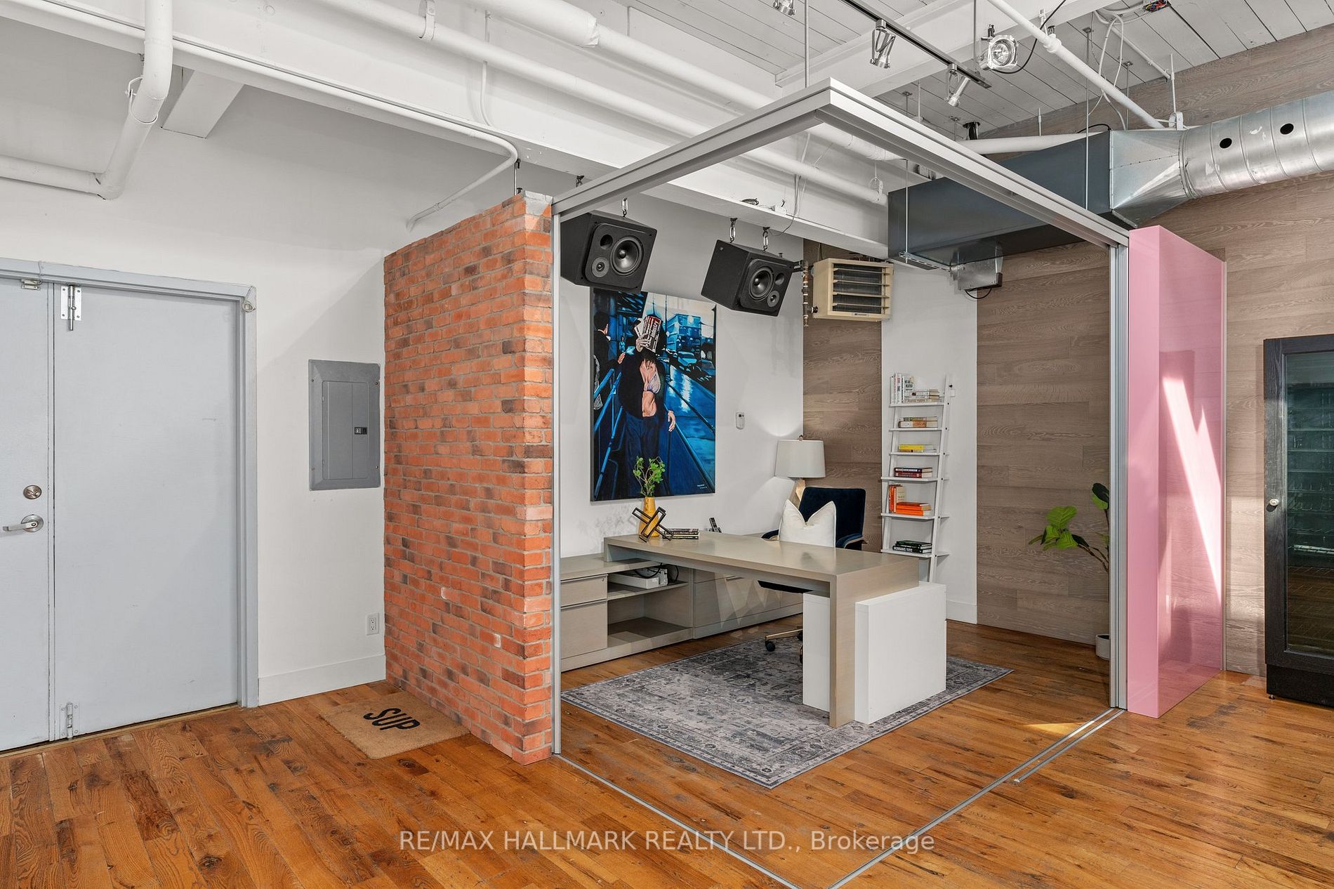 326 Carlaw Ave, #203