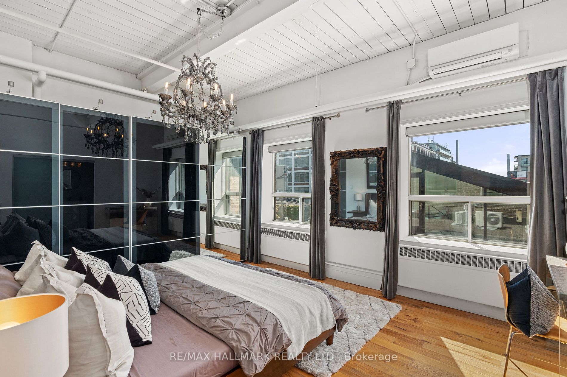 326 Carlaw Ave, #203