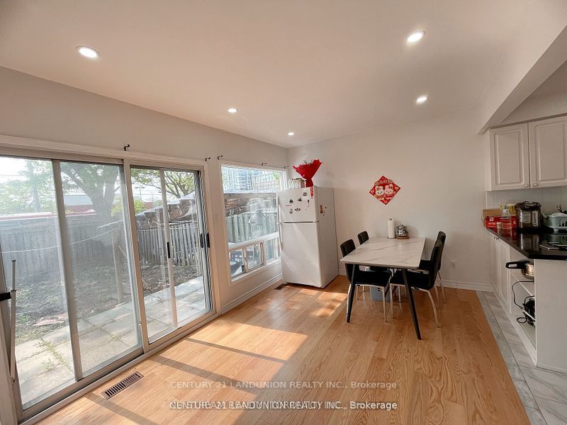 32 Staverton Crt E