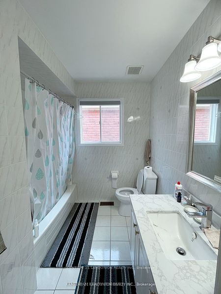 32 Staverton Crt E