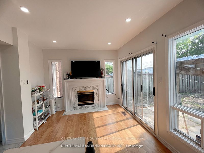 32 Staverton Crt E