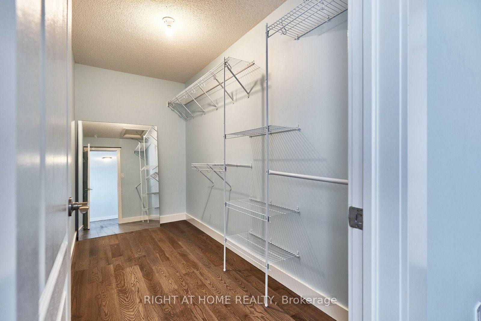 208 Millburn Dr
