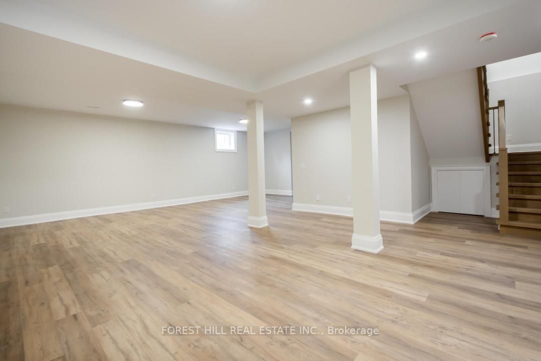 2536 St Clair Ave E