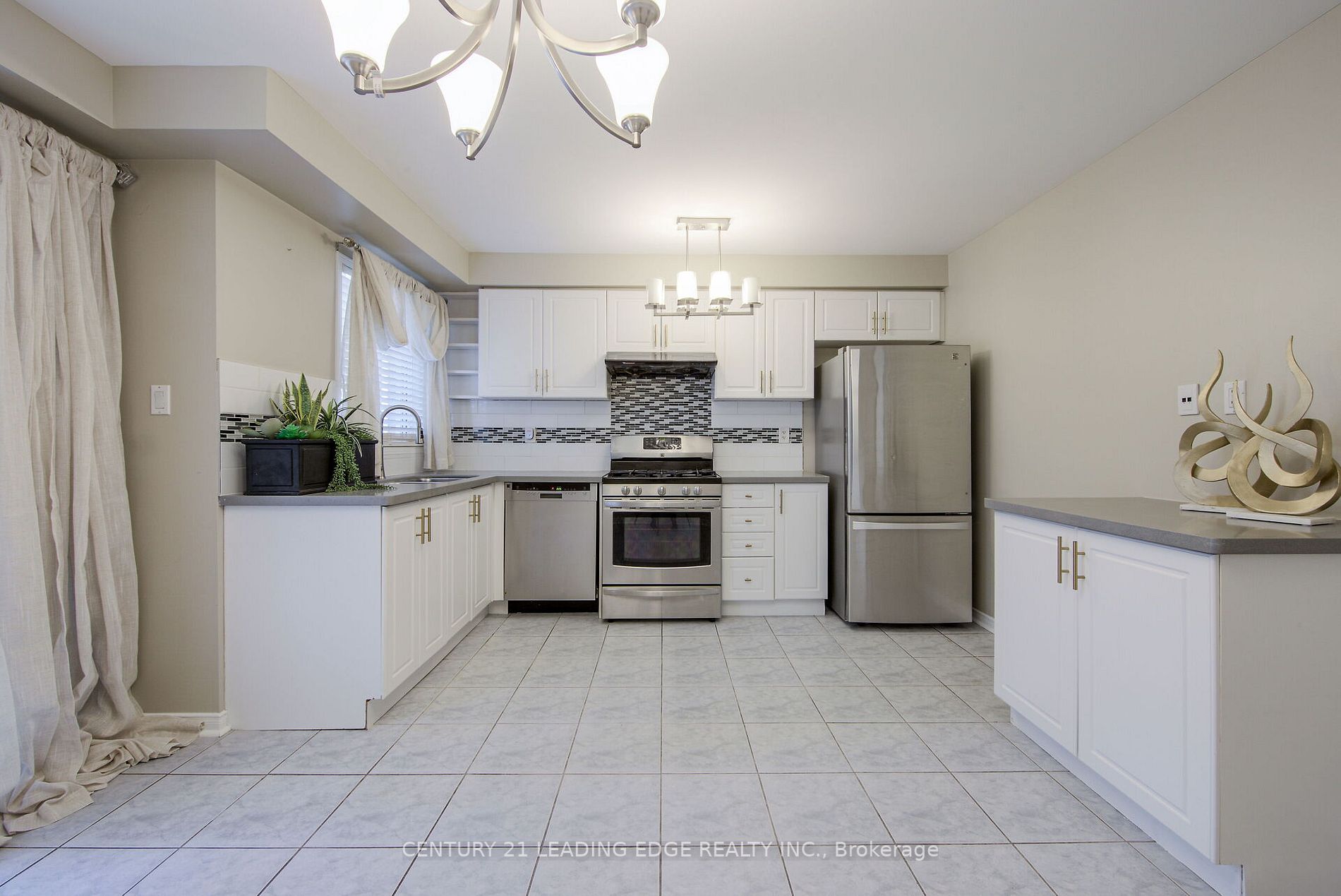 66 Hubbell Dr