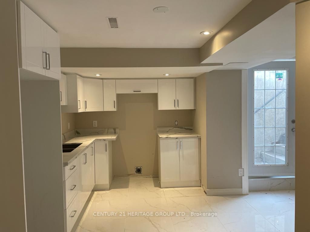 8 Orleans Dr, #Bsmt
