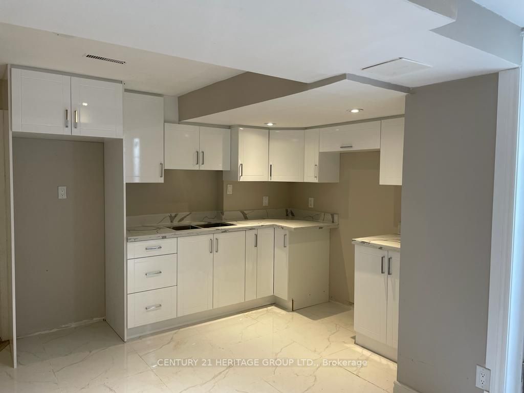 8 Orleans Dr, #Bsmt
