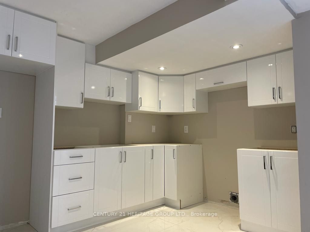 8 Orleans Dr, #Bsmt