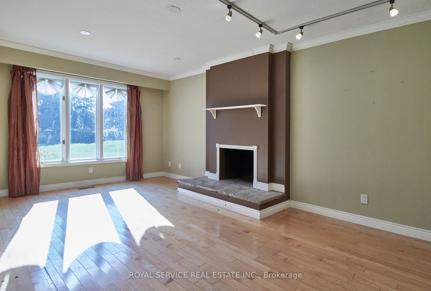 650 Lake Ridge Rd